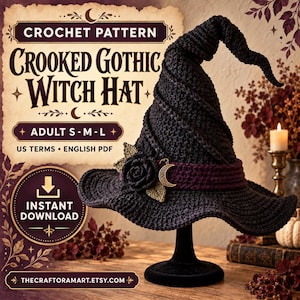 Puede incluir: Un sombrero de bruja de ganchillo negro con una parte superior puntiaguda y torcida y un ala ancha y ondulada. El sombrero presenta una banda de color púrpura oscuro, una rosa negra de ganchillo, dos hojas verdes y un dije de luna creciente dorada. Texto: CROCHET PATTERN CROOKED GOTHIC WITCH HAT.