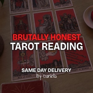 Peut inclure: Un ensemble de cartes de tarot disposées en grille, incluant L'Empereur, La Papesse, L'Ermite, La Justice, la Reine de Coupes, le Roi de Deniers, l'As de Coupes, l'As de Deniers et le Huit de Bâtons avec le texte BRUTALLY HONEST TAROT READING.