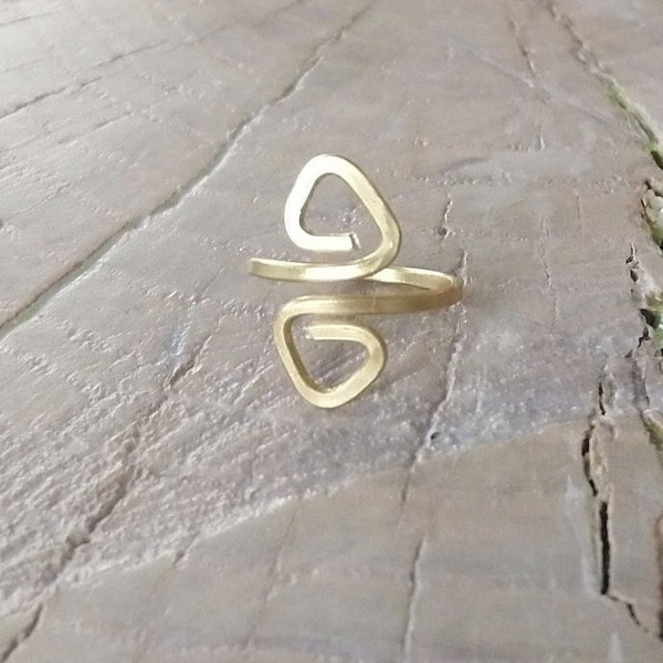 Toe Ring "Climbing Mountains" is a hammered brass ring.