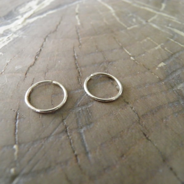 Earrings... "Simple lines" seamless sterling silver hoop earrings.