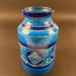 Aldo Londi Bitossi Rimini Blu Vase, 1960s Italian Art Pottery, Liberty Pattern Ceramic (18cm)