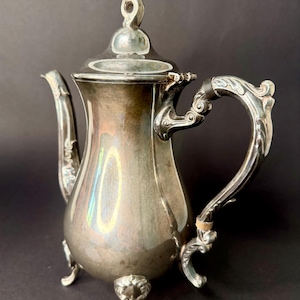 Cafetera antigua con forma de galeón, bañada en plata, tetera inglesa ornamentada de los años 30, cafetera victoriana con base, para la hora del té británica.