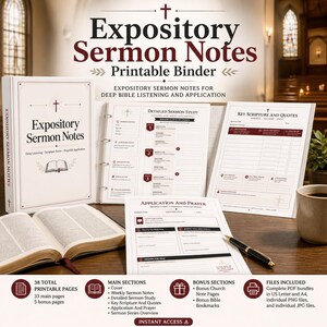 Op de afbeelding: Een printbare map getiteld Expository Sermon Notes met een witte kaft en kruissymbool, open pagina's met secties voor preekstudie, bijbelteksten, citaten en gebed, vergezeld door een zwarte pen en een open boek op een houten ondergrond.