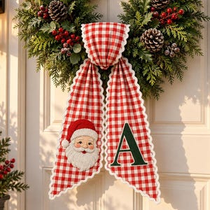 Broderad julkransbälte, personlig monogramrosett, jultomtens ginghamkransdekor, julklapp till ytterdörren