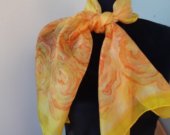 Bufanda de seda con rosas amarillas, bufanda floral pintada a mano de 130 x 35 cm.