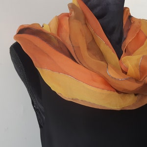 Bufanda de gasa de seda para damas. Mango pintado a mano, jengibre, naranja, negro. Largo 18 x 71 in. Pañuelo abstracto Cadeau. Bufanda elegante