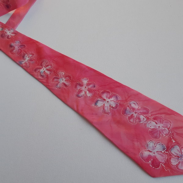 Corbata de Seda Pintada a Mano con Flores Rosas y Blancas. Corbata rosa de diseño original. Diseño de flor de cerezo. Corbata de crepé de China. Para la boda.