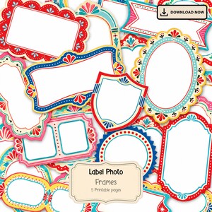Puede incluir: Una colección de etiquetas y marcos decorativos en varias formas, incluyendo diseños rectangulares, ovalados y de escudo. Los marcos presentan patrones en rojo, azul y turquesa con centros blancos. Una etiqueta central muestra el texto Label Photo Frames 5 Printable pages.