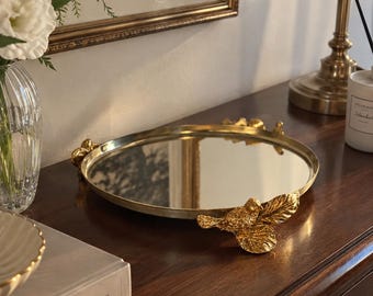 Vassoio, Piatto da portata, Vassoio in argento, Vassoio decorativo da toeletta, Decorazione per la casa con accenti dorati, Elegante vassoio da portata, Regalo per la casa