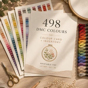 Puede incluir: Un documento PDF imprimible titulado 498 DMC COLOURS COLOUR CARD + INVENTORY, con una ilustración de un bastidor de bordado floral. El conjunto incluye varias páginas de muestras de color, acompañadas de hilo de bordar, tijeras y un lápiz.