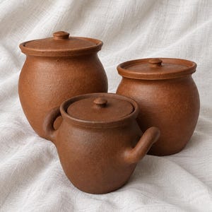 Clay Cooking Pot with Lid, Unglazed Terracotta, Earthenware Slow Cooker Stew Pot, Natural Non-Toxic Cookware, Housewarming Gift