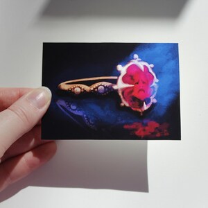 Estampe d'art représentant une bague en rubis antique hantée, mini-œuvre d'art mystérieuse (ACEO)