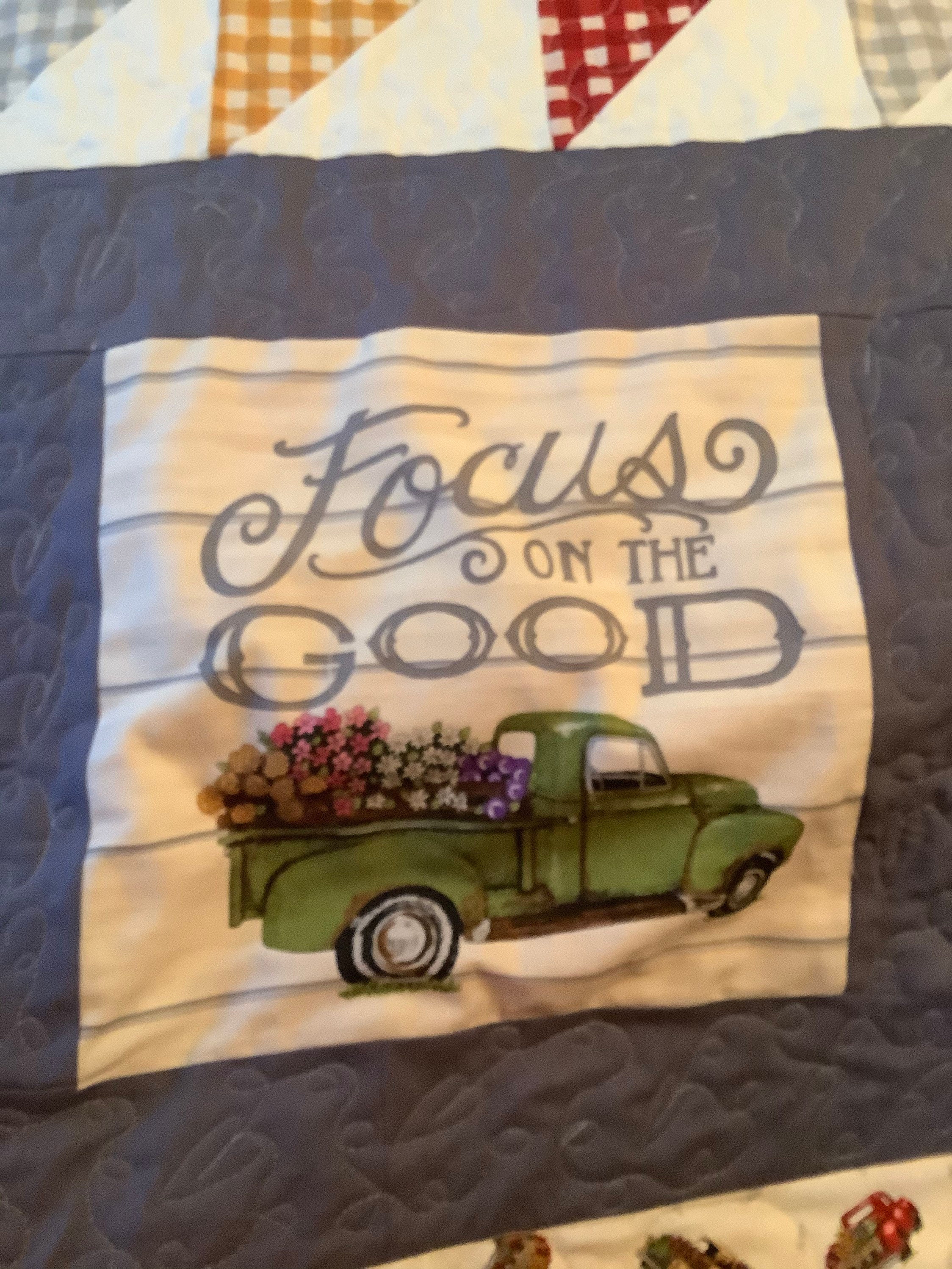 Retro Roost Quilted Blanket NCU0TL423