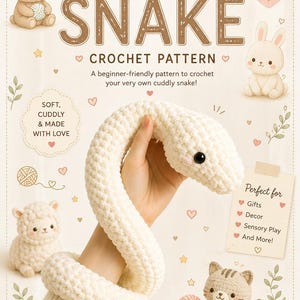 以下が含まれることがあります： Long & Cuddly Snakeというタイトルの編み図ドキュメント。クマ、ウサギ、子羊、猫のイラストが描かれています。中央には白いかぎ針編みのヘビがあります。テキストにはBeginner Friendly、Step-by-Step Tutorial、Detailed Photosが含まれています。