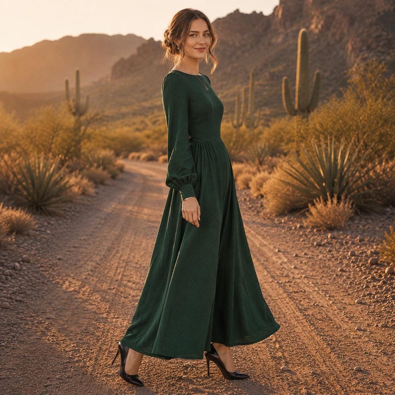 Puede incluir: Un vestido largo de color verde oscuro con mangas largas, cuello redondo y pu&ntilde;os en las mangas. El vestido presenta un corpi&ntilde;o ajustado que se transforma en una falda larga y fluida. Se combina con zapatos de tac&oacute;n alto de color negro.