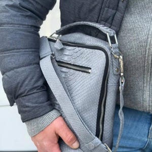 Bolso bandolera de piel de pitón auténtica / Bolso cruzado gris hecho a mano / Bolso de mano de lujo de piel exótica / Bolso de hombro para mujer hecho a medida
