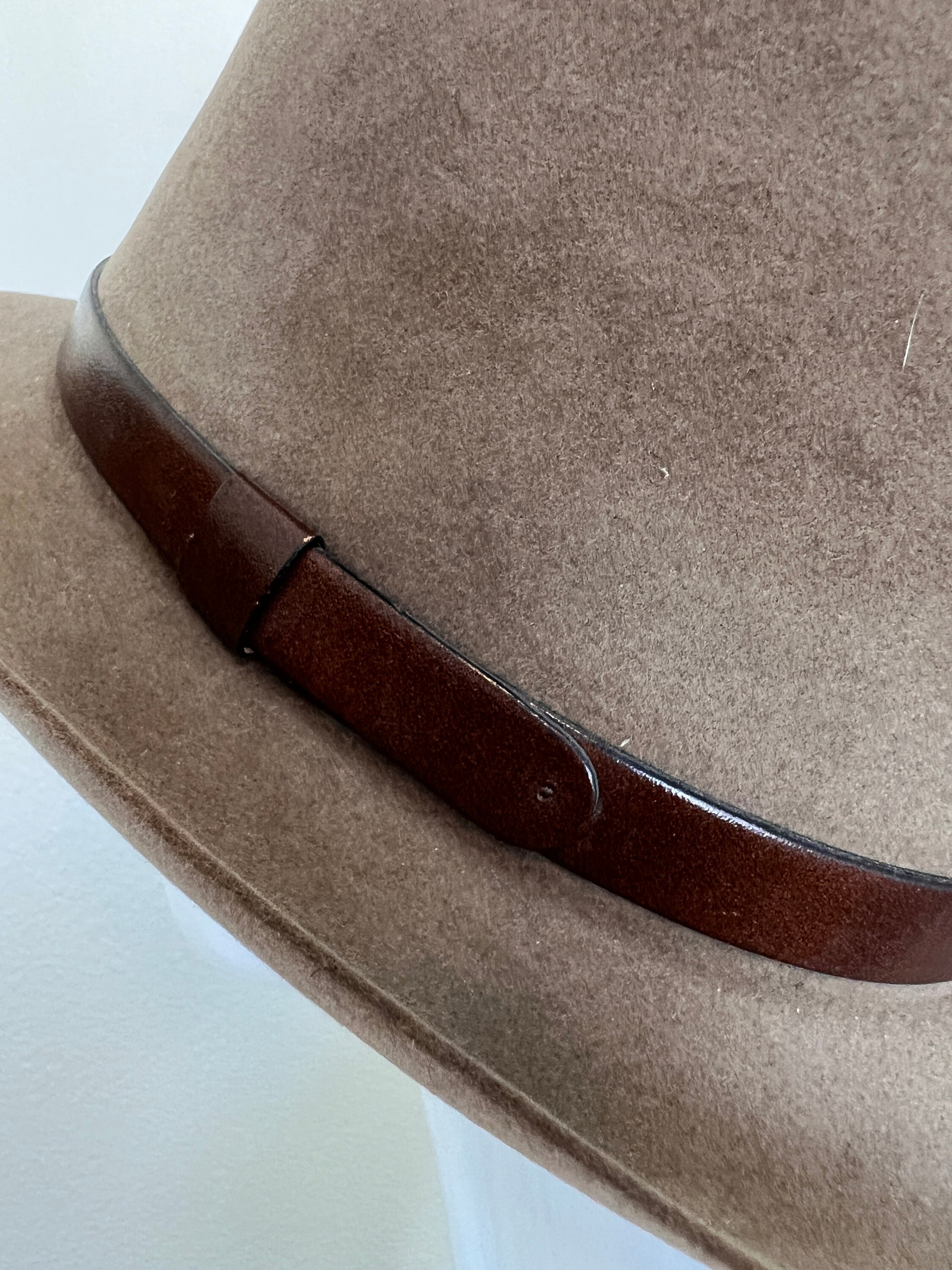 Dobbs Golden Coach Belmont Felt Floral Wrap Hat Womens OS Brown Excellent Vintage Golden Coach by Dobbs Fur Felt Fedora Camel Gold  main image 2