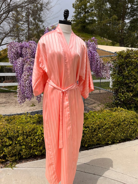 80's Saks Fifth Avenue Peach Satin Robe - Size Lar