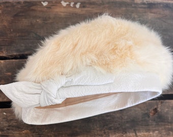 Vintage Womens White Rabbit Fur Beret Tam With Pompom 1960s  display picture 3