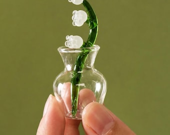 Muguet miniature en verre soufflé à la main dans un petit vase, figurine florale, adorable décoration de bureau, cadeau botanique unique