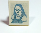 Miniatuur portret, RITA LEWIS, HomeRoom, 1978", linoleum afdrukken, originele kunstwerken