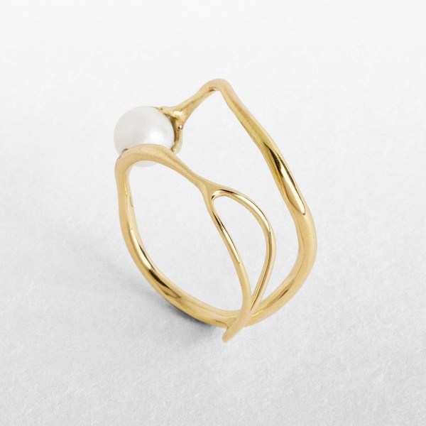 Modern Pearl Ring, Unique Gold Ring, White Pearl Ring, Unusual Gold Ring, Handmade Jewelry, Abstract Ring, 14K / 18K Solid Gold Ring