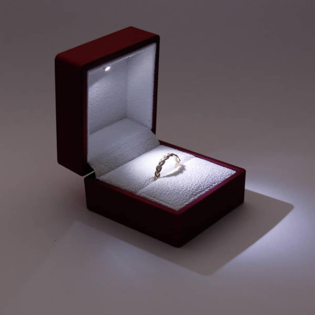 Glossy White Modern Ring Box Single