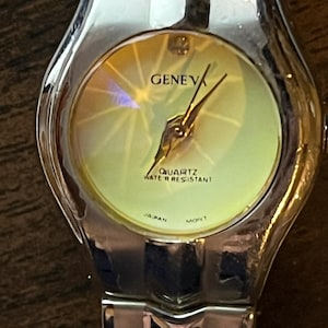 Geneva ~ Quartz ~ Japan Movt Ladies Silver tone WATCH