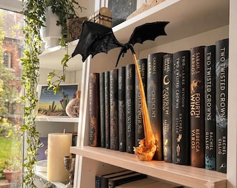 Drake med lågor, mysig läshörna, bokhylladekor, läsälskarepresent, fantasy-bokhylleprydnad