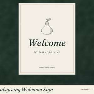 Puede incluir: Un letrero rectangular de color crema con un icono de pera en dibujo lineal en la parte superior. El texto dice Welcome, TO FRIENDSGIVING y Dinner among friends en letras oscuras. El letrero tiene un borde fino e incluye etiquetas de formato.