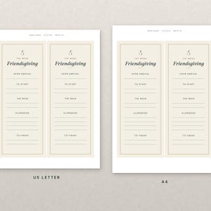 Op de afbeelding: Twee printbare menukaarten voor Friendsgiving, &eacute;&eacute;n gelabeld US Letter en &eacute;&eacute;n A4. Elke kaart bevat twee verticale kolommen met een peertje, de tekst Friendsgiving en lijnen voor de gangen: Upon Arrival, To Start, The Main, Alongside en To Finish.