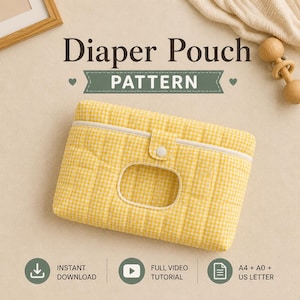 Op de afbeelding: Een gewatteerd luiertaspatroon met geel-wit vichy-ruitje, voorzien van een centrale ovale opening, een drukknoopsluiting en de tekst Diaper Pouch PATTERN, INSTANT DOWNLOAD, FULL VIDEO TUTORIAL en A4 + A0 + US LETTER.