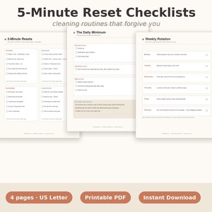 Pode incluir: Três páginas imprimíveis intituladas 5-Minute Reset Checklists com o subtítulo cleaning routines that forgive you. Os documentos incluem seções para 5-Minute Resets, The Daily Minimum e Weekly Rotation com caixas de seleção para tarefas.