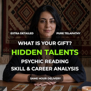 Puede incluir: Una persona de cabello oscuro con una blusa negra sentada detrás de una mesa de madera con cartas de tarot. El texto dice: EXTRA DETAILED, PURE TELAPATHY, WHAT IS YOUR GIFT?, HIDDEN TALENTS, PSYCHIC READING, SKILL & CAREER ANALYSIS, SAME HOUR DELIVERY.