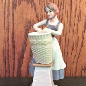 Goebel Basket Maker Craftsman Series Figurine Missing Bee TMK-6