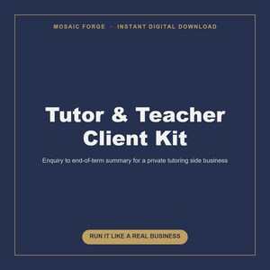 Może przedstawiać: Ciemnoniebieski dokument cyfrowy zatytułowany Tutor & Teacher Client Kit z tekstem Mosaic Forge, Instant Digital Download, Enquiry to end-of-term summary for a private tutoring side business oraz Run It Like A Real Business w przycisku.
