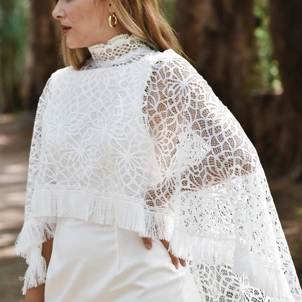 White Lace Wedding Cape, Lace Bridal Cape with Fringe Trim, Wedding Shawl, Boho Style Poncho, Bridal Cover Up, White Bolero, Bridal Cape