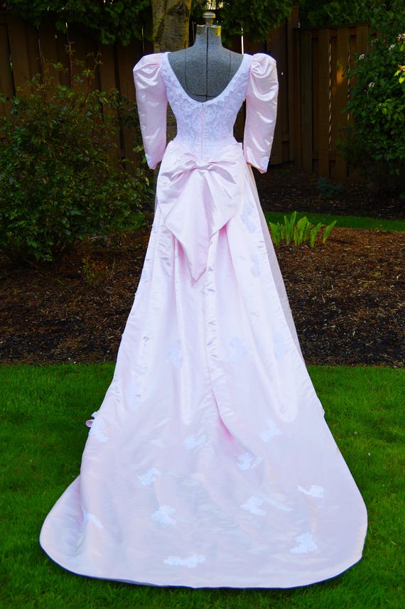 Vintage Pale Pink Wedding Dress with Lace Detaili… - image 3