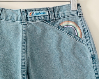 Jeans Rainbow Jeanswear de los años 70, lavados, azul saturado, cintura alta, talla 30 / Bordado Rainbow, Montreal, QC