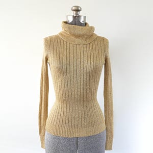 John Meyer Gold Metallic Ribbed Turtleneck Sweater Size M | Made in Hong Kong