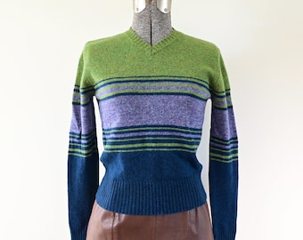 1990s Old Navy Green and Blue Striped Lambswool V Neck Sweater Size M | Made in Hong Kong