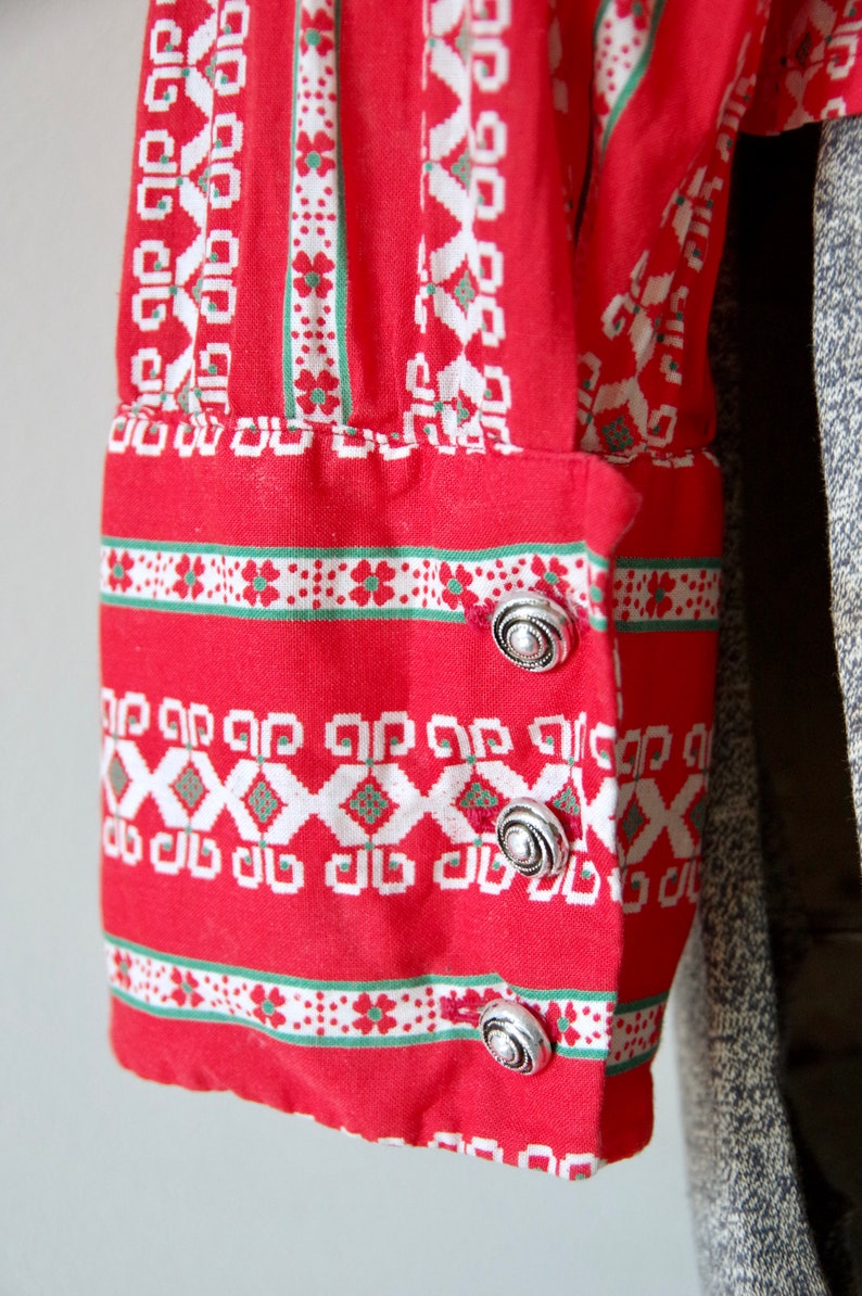 GG Perfecta Red-Orange Green and White Button Down Blouse w Floral Metal Buttons Size 42 Made in Austria