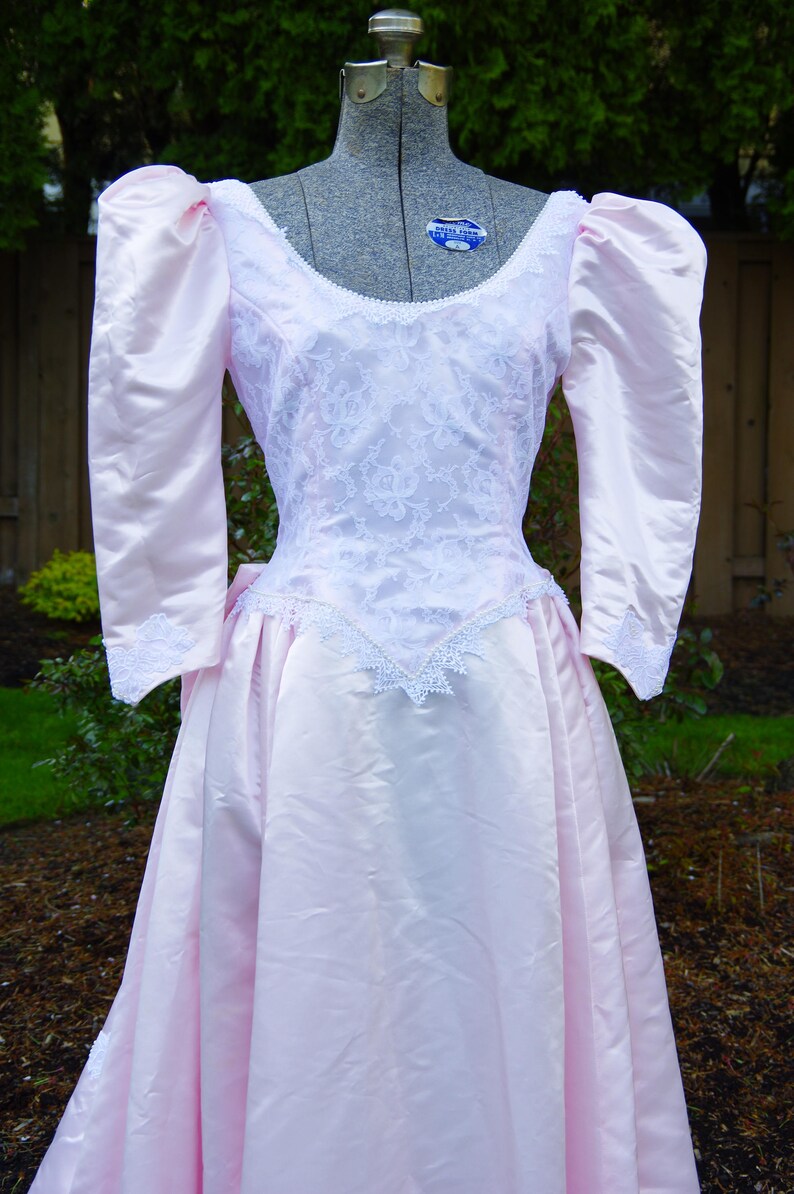 Vintage Pale Pink Wedding Dress With Lace Detailing Long Train Large