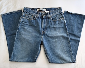 Calça jeans Gap Easy Fit, lavagem média, perna reta, tamanho 30 x 30, década de 1990-2000.