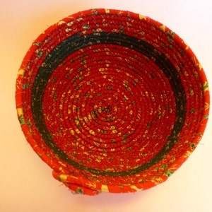 Christmas Coiled Rope Basket, Fabric Bowl, Red Green image 3