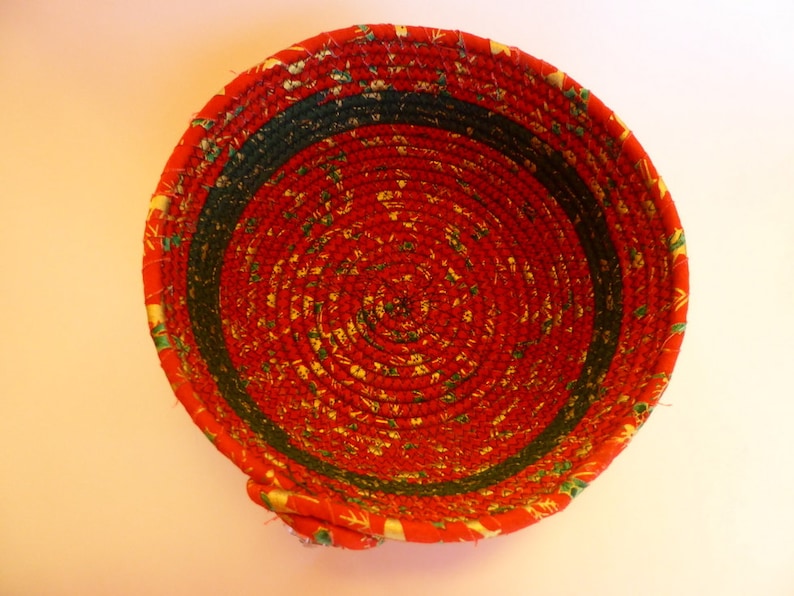 Christmas Coiled Rope Basket, Fabric Bowl, Red Green image 3