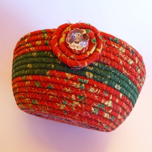 Christmas Coiled Rope Basket, Fabric Bowl, Red Green image 1