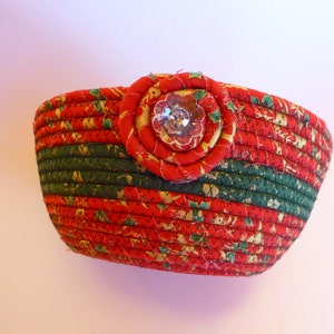 Christmas Coiled Rope Basket, Fabric Bowl, Red Green image 2