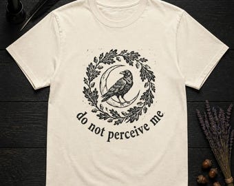 T-shirt « Ne me percevez pas », motif linogravure corbeau, cadeau introverti ésotérique et gothique.