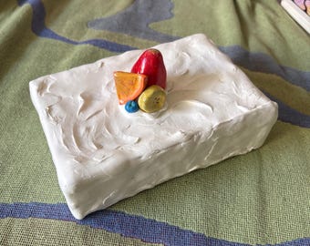 Decoração de parede com bolo falso